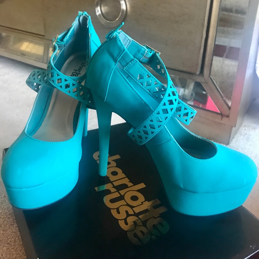 Heels - Picture 3 of 3